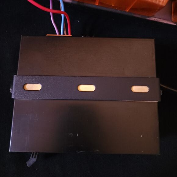 Used Federal Signal Amber Directional Arrow Stick SML8 w/ Deluxe SMC1 Controller - Picture 10 of 16